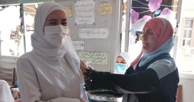 بدء فعاليات تطعيم طلبة مدارس الثانوي بلقاح فيروس كورونا بالدقهلية.. صور