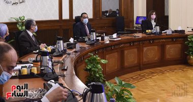 رئيس الوزراء يستعرض رؤية المنطقة الاقتصادية لقناة السويس لتوطين صناعة الهيدروجين الأخضر.. مصطفى مدبولى: الدولة تضع الصناعة الأخضر على أجندة أولوياتها لاسيما مع اختيارها لاستضافة قمة COP27 العام المقبل