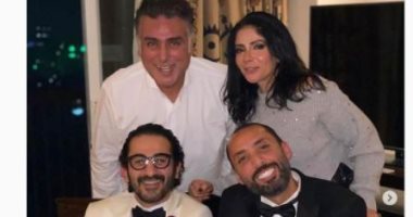 تامر حبيب يهنئ أحمد حلمى ومنى زكى بعيد ميلادهما:" أحلى صحاب وعشرة العمر"