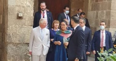 صور.. الأمير تشارلز يزور بيت الرزاز بالدرب الأحمر فى جولته بالقاهرة