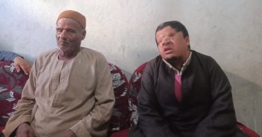 حنجرة ذهبية.. "أحمد" شاب فاقد العينين والأصابع حفظ القرآن فى المنيا.. لايف