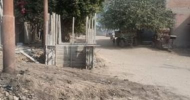 أهالى قرية معصرة عرفة بالفيوم يناشدون نقل كشك كهرباء من أمام مدرسة.. والمحافظة ترد