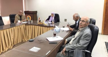 نائب رئيس القابضة للمياه يتابع أعمال مدرسة بني سويف لمياه الشرب