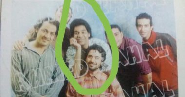 محمود البزاوى يداعب أحمد عز بصورة قديمة: أنا عامل فيها محمد منير وهو حميد الشاعرى