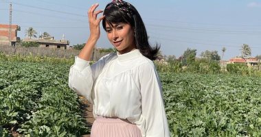 روبى وسط الحقول والأراضى الزراعية من كواليس تصوير فيلم "بره المنهج".. صور