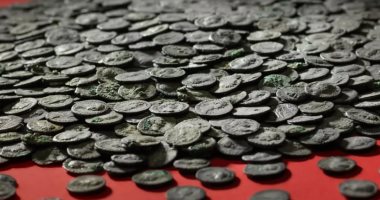اكتشاف كنز هائل يضم 5500 عملة فضية عمرها 1800 عام فى ألمانيا