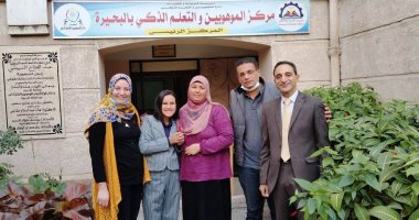 مداحة الرسول.. "هند" فتاة من ذوى الهمم تتحدى مرض التوحد بالغناء فى البحيرة.. تألقت على مسرح دار الأوبرا.. وفازت بمسابقة مهرجان الموسيقى العربية.. حلمها أن تكون أشهر منشدة فى مصر.. والأم تدعمها لصقل موهبتها