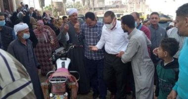 محافظ الشرقية يفاجئ العاملين بالمنشآت الخدمية بالوحدات المحلية بفاقوس.. صور