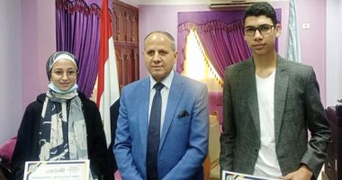"تعليم كفر الشيخ" تكرم طالبًا لحصوله على المركز السادس عالميًا بمايكروسوفت