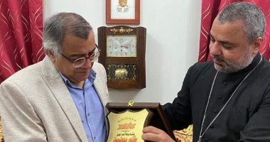 الكنيسة الكاثوليكية بالأقصر تُكرم المؤرخ فرنسيس أمين بعد حصوله على وسام فارس من الرئيس الإيطالى