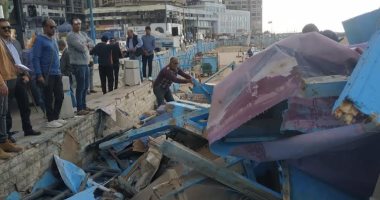 السياحة والمصايف: إزالة 16 وحدة خشبية متهالكة من الشواطئ بالإسكندرية