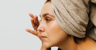 بوتكس طبيعى.. اعرفى إزاى تستخدمى الكركديه لتفتيح وشد تجاعيد البشرة