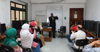دورة تدريبية على لغة الإشارة للعاملين بالمراكز التكنولوجية بقنا 