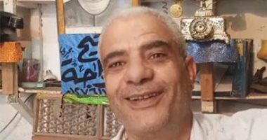 متحف المفاتيح.. عم شعبان حول الدكان الصغير ببنى سويف لمنجم كنوز وأنتيكات.. راديو وتليفونات وأباريق مياه عمرهما أكثر من 100 عام.. ويؤكد: أعشق اقتناء الأشياء النادرة وأسعى لإصلاحها وابنى لديه نفس الهواية.. فيديو