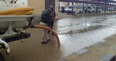 محافظ كفر الشيخ يتابع رفع مياه الأمطار بمدن وقرى المحافظة.. صور