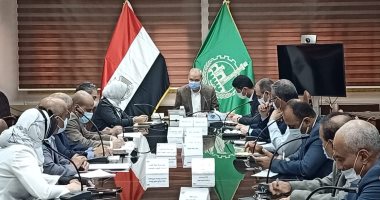 محافظ القليوبية يبحث آلية إنشاء محطة صرف صحى بمنطقة الشروق الصناعية بالخانكة