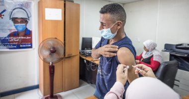 بدء تطعيم الجرعة الثانية لعمال حفر الخط الثالث لمترو الأنفاق.. صور