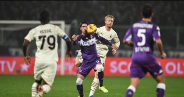 ميلان يتأخر بثنائية نظيفة أمام فيورنتينا بالشوط الأول في الدوري الإيطالي