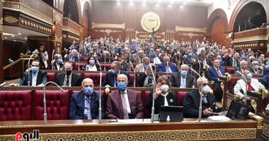 قانون حقوق المسنين يمنح إعفاءً جزئياً فى وسائل النقل العام