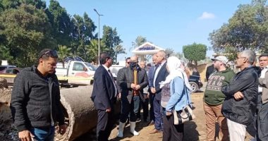 نائب محافظ الجيزة يناقش حل مشاكل طفوحات الصرف الصحى بشوارع مدينة أبو النمرس