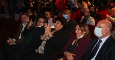 وزيرة الثقافة: مسرحية سالب واحد تجربة جريئة لشباب موهوبين