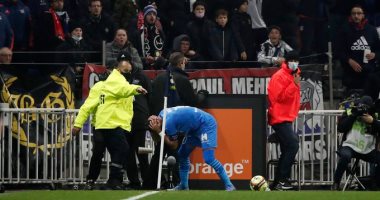 إيقاف مباراة ليون ضد مارسيليا في الدوري الفرنسي بعد الاعتداء على باييه.. فيديو