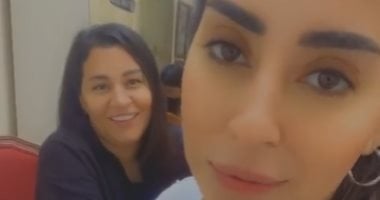 فيديو كوميدى بين آيتن عامر والمخرجة بتول عرفة بسبب الأبراج.. اعرف الحكاية