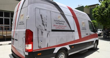 بدء العمل رسميا بسيارة المركز التكنولوجى المتنقلة ضمن "حياة كريمة "بقنا