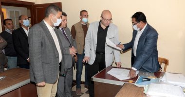 محافظ بنى سويف يتابع منظومة العمل فى ملف التصالح بقرية بياض العرب