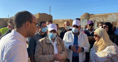 وزير التنمية المحلية يزور أسوان للمرة الثانية فى أسبوع.. "شعراوى" يتابع جهود احتواء أزمة السيول.. تفقد المناطق المتضررة ومشروعات حياة كريمة.. ويؤكد: تجهيز وحدات الإيواء العاجل وتوفير سبل الراحة للمضارين.. صور