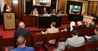 رئيس "مشروعات النواب" للمشاركين بمعرض تراثنا: الدولة تدعم الصناعات الصغيرة 