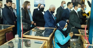 بث مباشر.. وزراء التعليم والصناعة والتخطيط يتفقدون مدرسة فنية لصناعة الذهب بالعبور