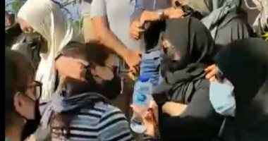 مباشر.. مشاهد توجع القلب ابنة الفنانة سهير البابلي تتلقى العزاء فى والدتها