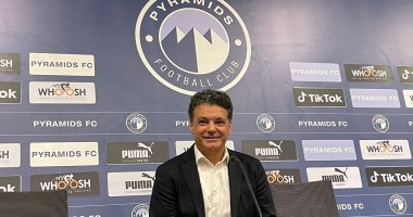 إيهاب جلال يدرس مع إدارة بيراميدز إقامة معسكر خارجى استعدادًا لعودة الدورى