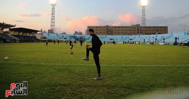 شاهد إحماء لاعبي الأهلي قبل انطلاق مباراة غزل المحلة