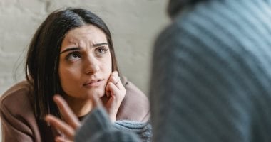 8 خطوات تخليك تعاتب صح وترجع المياه لمجاريها.. "من تون الصوت للغة الجسد"