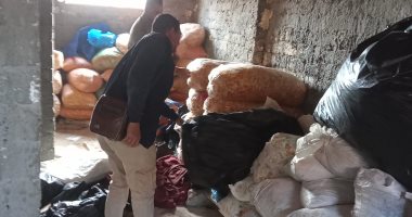 ضبط مخزن به مواد غذائية غير صالحة للاستخدام الآدمى بالصف فى الجيزة