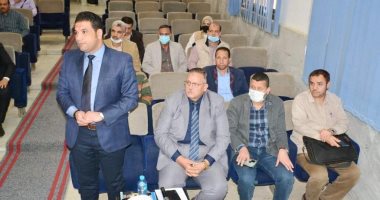 محافظ سوهاج يجتمع برؤساء الوحدات المحلية لمتابعة سير العمل 
