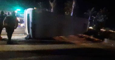 الداخلية تكشف حقيقة حادث أتوبيس وسيارة نقل بطريق مطروح