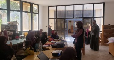 قصور ثقافة الأقصر تقدم محاضرات ودورات تدريب للمرأة فى القرى .. صور
