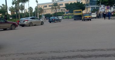 شوارع سموحة الغارقة بالأمطار تعود لطبيعتها وسيولة مرورية بأحياء الإسكندرية.. فيديو