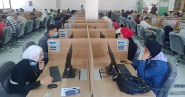 إجراء الامتحانات الإلكترونية لمنتصف الفصل بجامعة القناة لـ 4 كليات.. صور