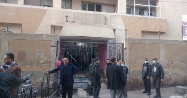 إصابة 130 تلميذا فى قنا بحالة إعياء ونقلهم لمستشفيات نجع حمادى.. لايف