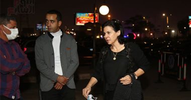 بشرى وابنة عمر الحريرى فى عزاء الفنانة الراحلة سهير البابلى 