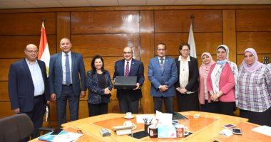 رئيس جامعة أسيوط ونائبه يستقبلان ممثلى منظمة الصحة العالمية ووفد الجامعة الأمريكية