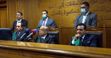 النيابة تتلو أمر إحالة عبد المنعم أبو الفتوح ومحمود عزت للمحاكمة بتهمة التحريض ضد الدولة