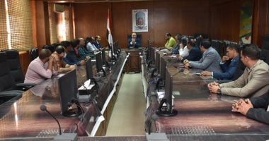 رئيس جامعة الأقصر يجتمع برؤساء اللجان التنظيمية لبطولة كرة القدم الخماسية للجامعات