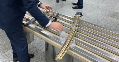 جمارك مطار القاهرة تضبط تهريب عدد من الأسلحة البيضاء