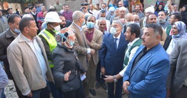 محافظ المنيا يتفقد عددا من المنازل بعد إعادة تأهيلها ضمن مشروع "سترة" .. صور