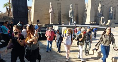 توافد السائحين على معبد الأقصر قبل الحفل العالمى لافتتاح طريق الكباش.. صور